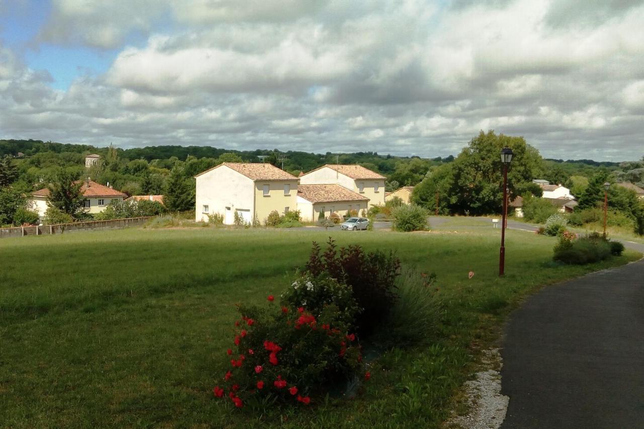 Bonabri Vacances - Chambres D'Hotes Chazelles  エクステリア 写真